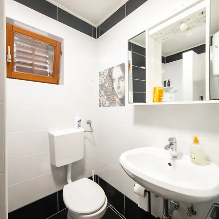 Apartment Romanticni Oddih Ob Plazi San Simon - Romantic Retreat Near San Simon