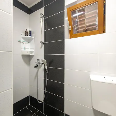 Apartment Romanticni Oddih Ob Plazi San Simon - Romantic Retreat Near San Simon